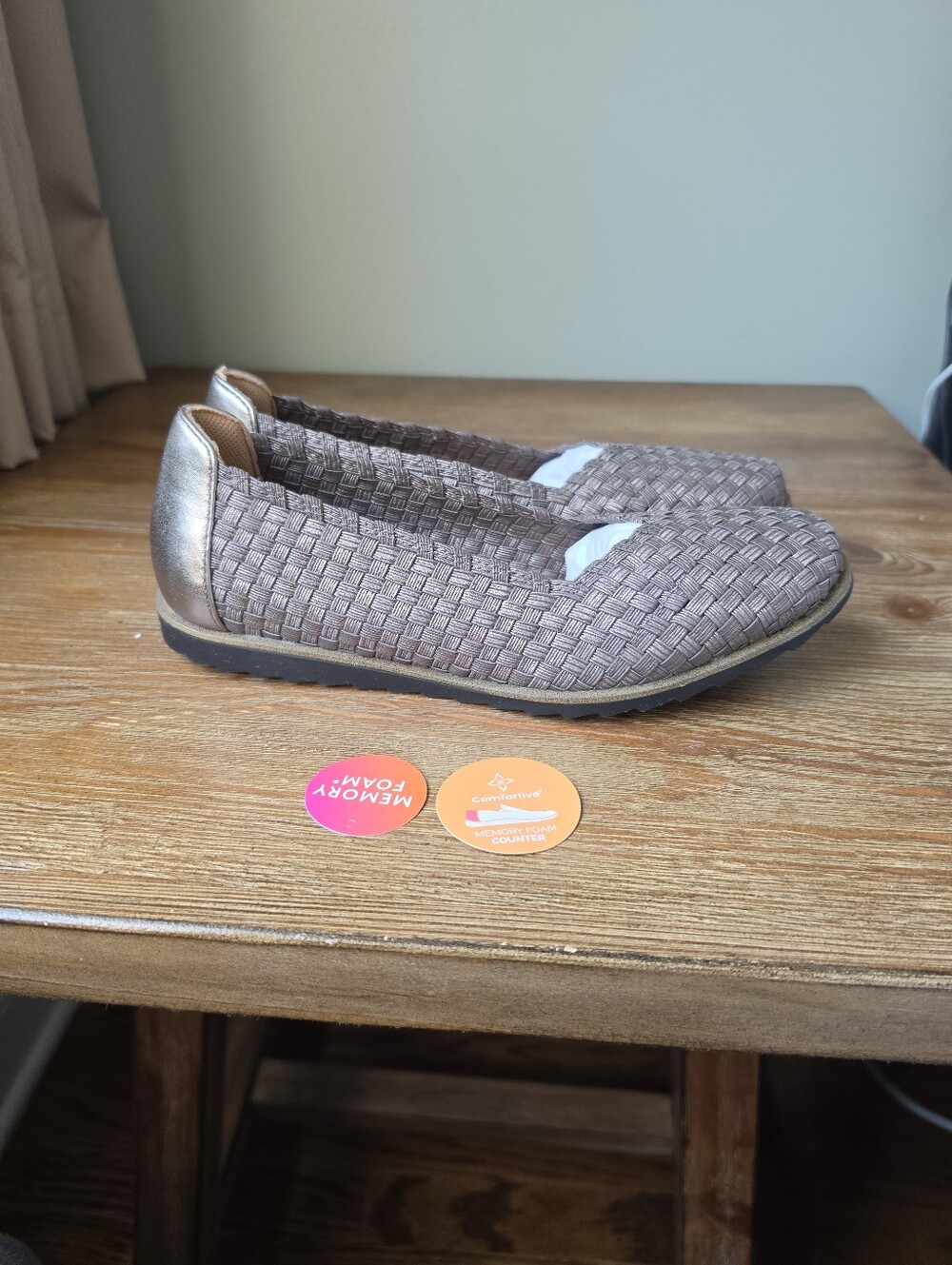 Comfortiva 8 NWT Woven Slip-On Flats in Bronze